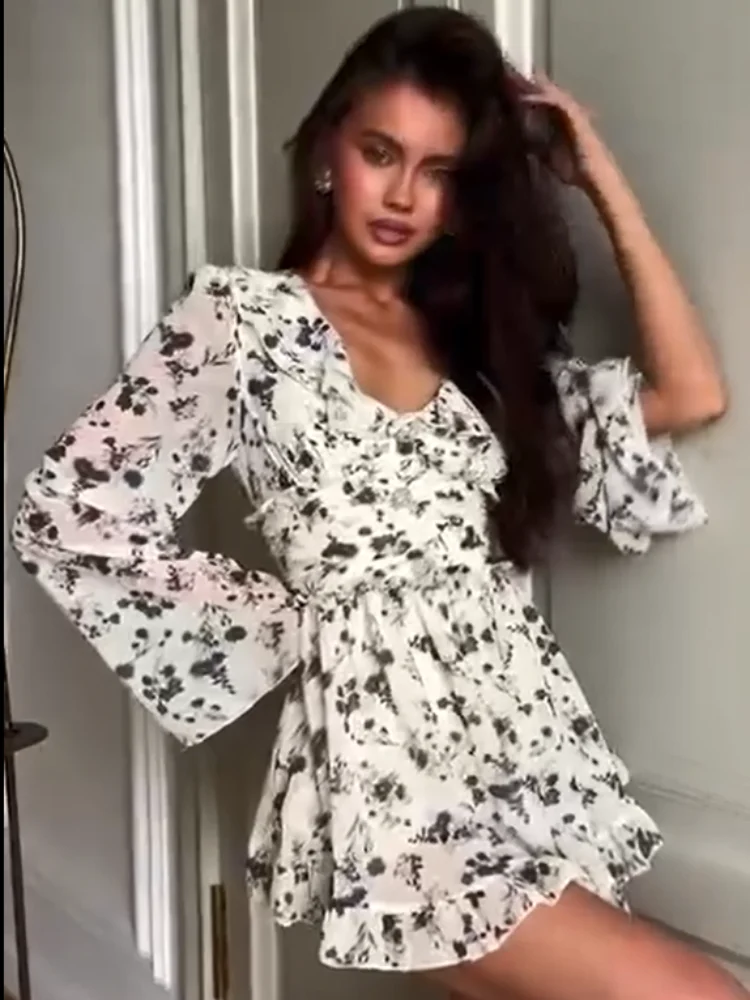 Women's Floral Print Mini Dress V-neck Flare Sleeve Ruffle Trim Tiered Skirt 2026 New Summer Casual Brunch Vacation Party Gowns
Women's Floral Print Mini Dress V-neck Flare Sleeve Ruffle Trim Tiered Skirt 2026 New Summer Casual Brunch Vacation Party Gowns