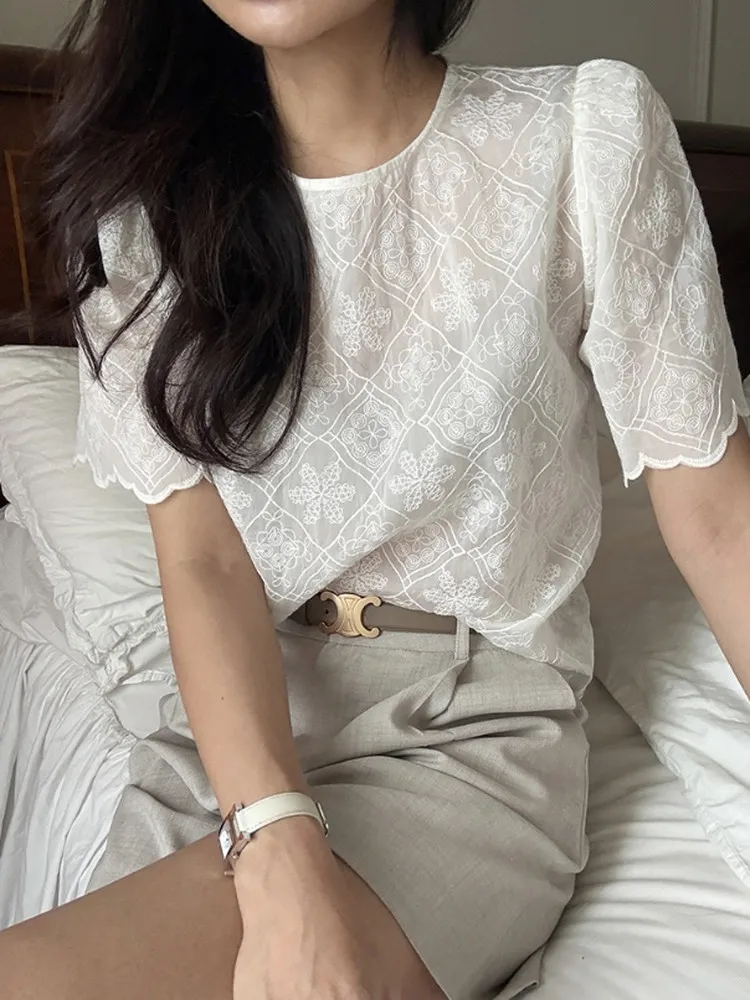 Gentle Lace Embroidery Short Sleeve Women's Shirt Simple Design Back Strap round Neck Wave Top Fashion Summer
Gentle Lace Embroidery Short Sleeve Women's Shirt Simple Design Back Strap round Neck Wave Top Fashion Summer
