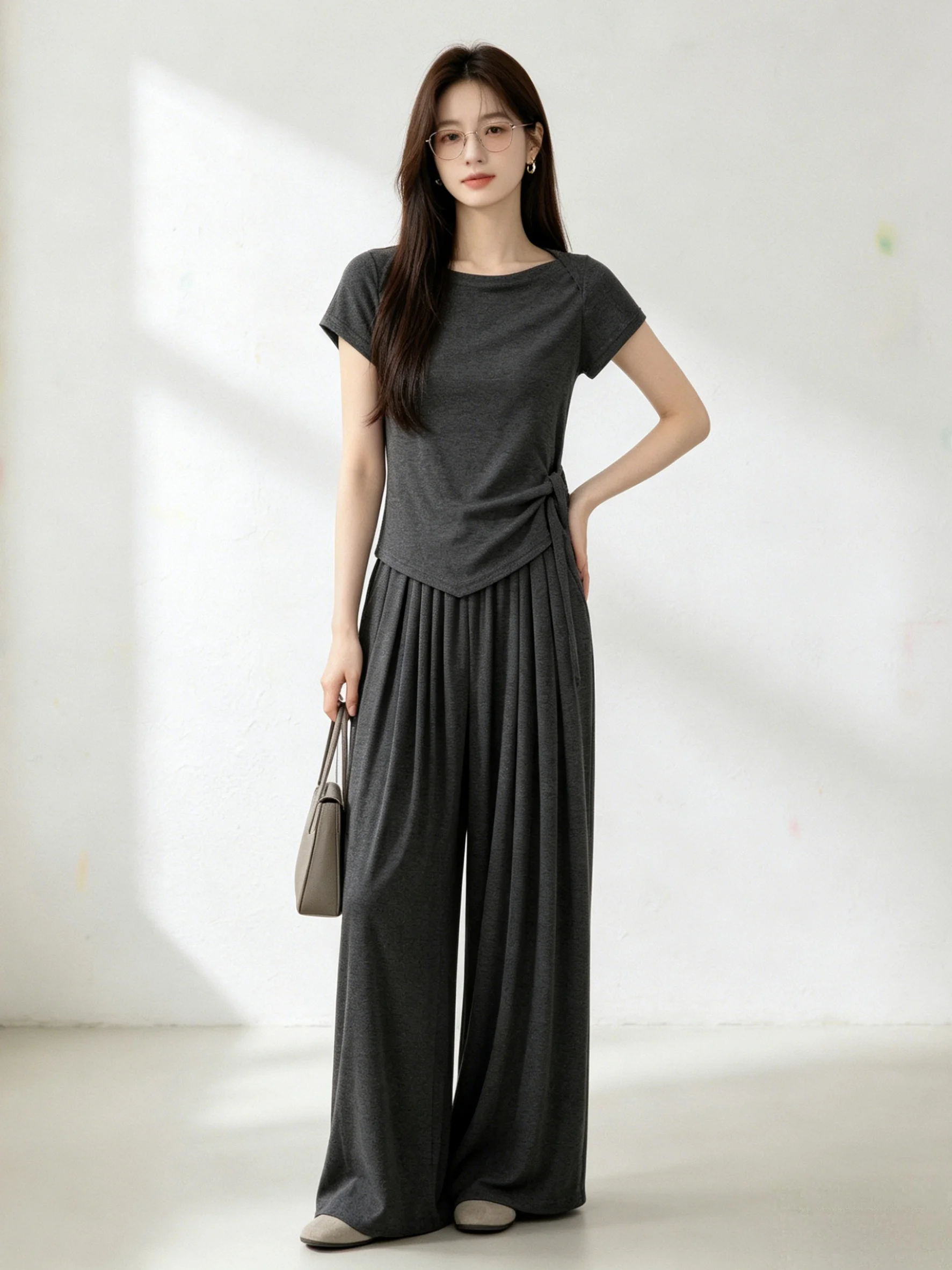 Skin-friendly Slim-fit Short-sleeved T-shirt And Pants Set High-waisted Breathable Korean Style Fashionable Casual Wear
Skin-friendly Slim-fit Short-sleeved T-shirt And Pants Set High-waisted Breathable Korean Style Fashionable Casual Wear