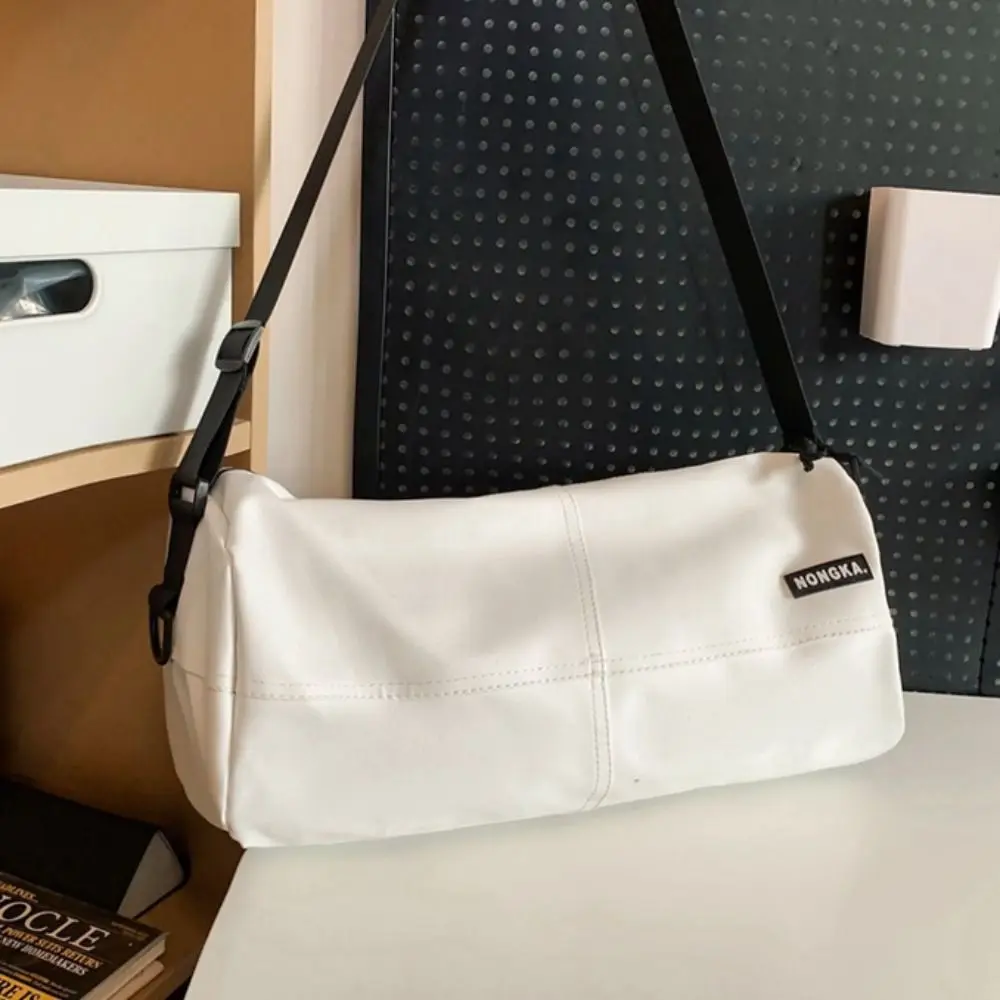 Causal Sports Shoulder Bag Large Capacity Solid Color Nylon Cloth Shoulder Bag Leisure Lightweight Cylinder Messenger Bag Unisex
Causal Sports Shoulder Bag Large Capacity Solid Color Nylon Cloth Shoulder Bag Leisure Lightweight Cylinder Messenger Bag Unisex