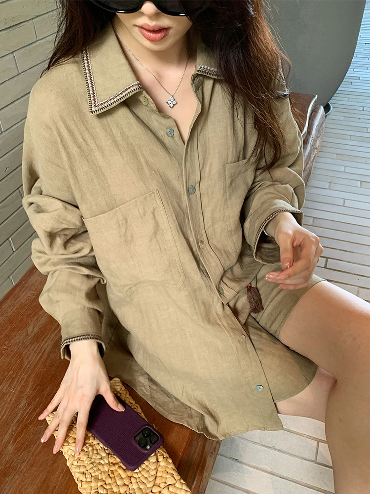 Комплект NAZ: Льняная рубашка большого размера и винтажные шорты с высокой талией. Дышащий, комфортный, модный осенний комплект для повседневной носки.
Комплект NAZ: Льняная рубашка большого размера и винтажные шорты с высокой талией. Дышащий, комфортный, модный осенний комплект для повседневной носки.