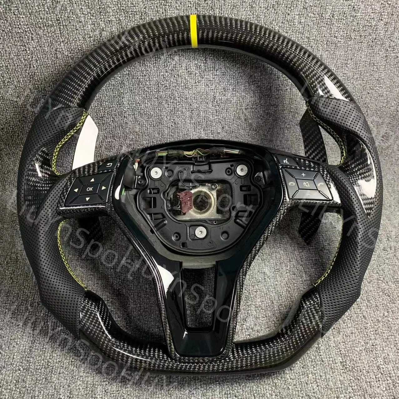 Руль из углеродного волокна с черными лопастями для Mercedes-Benz GLA GLC GLE CLA AMG GLK GLS W204 W218
Руль из углеродного волокна с черными лопастями для Mercedes-Benz GLA GLC GLE CLA AMG GLK GLS W204 W218