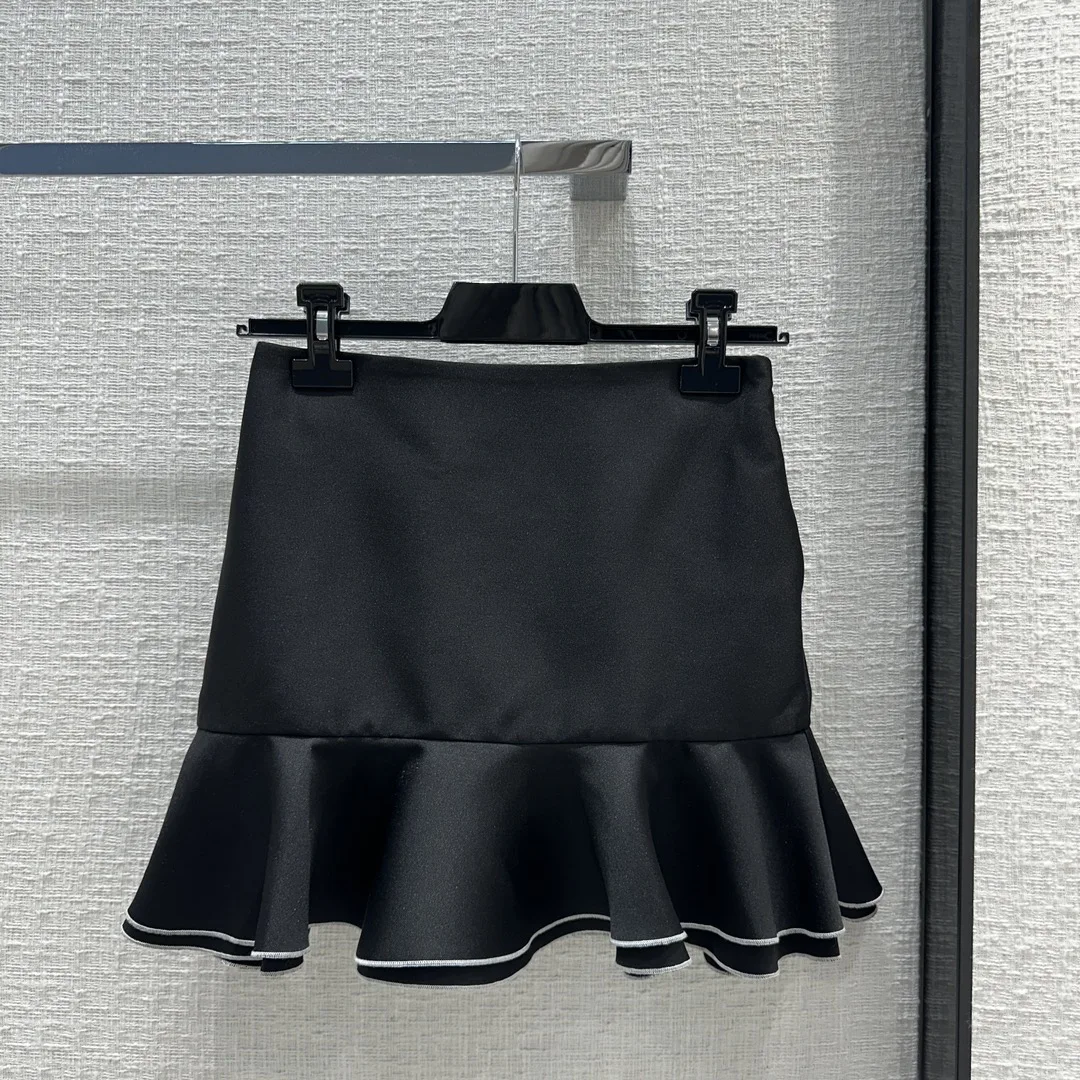 EVACANDIS High Quality Women Autumn Winter New Mini Skirt Sweet Elegant Vintage Solid Cotton Blended Casual Chic Black Bottom
EVACANDIS High Quality Women Autumn Winter New Mini Skirt Sweet Elegant Vintage Solid Cotton Blended Casual Chic Black Bottom