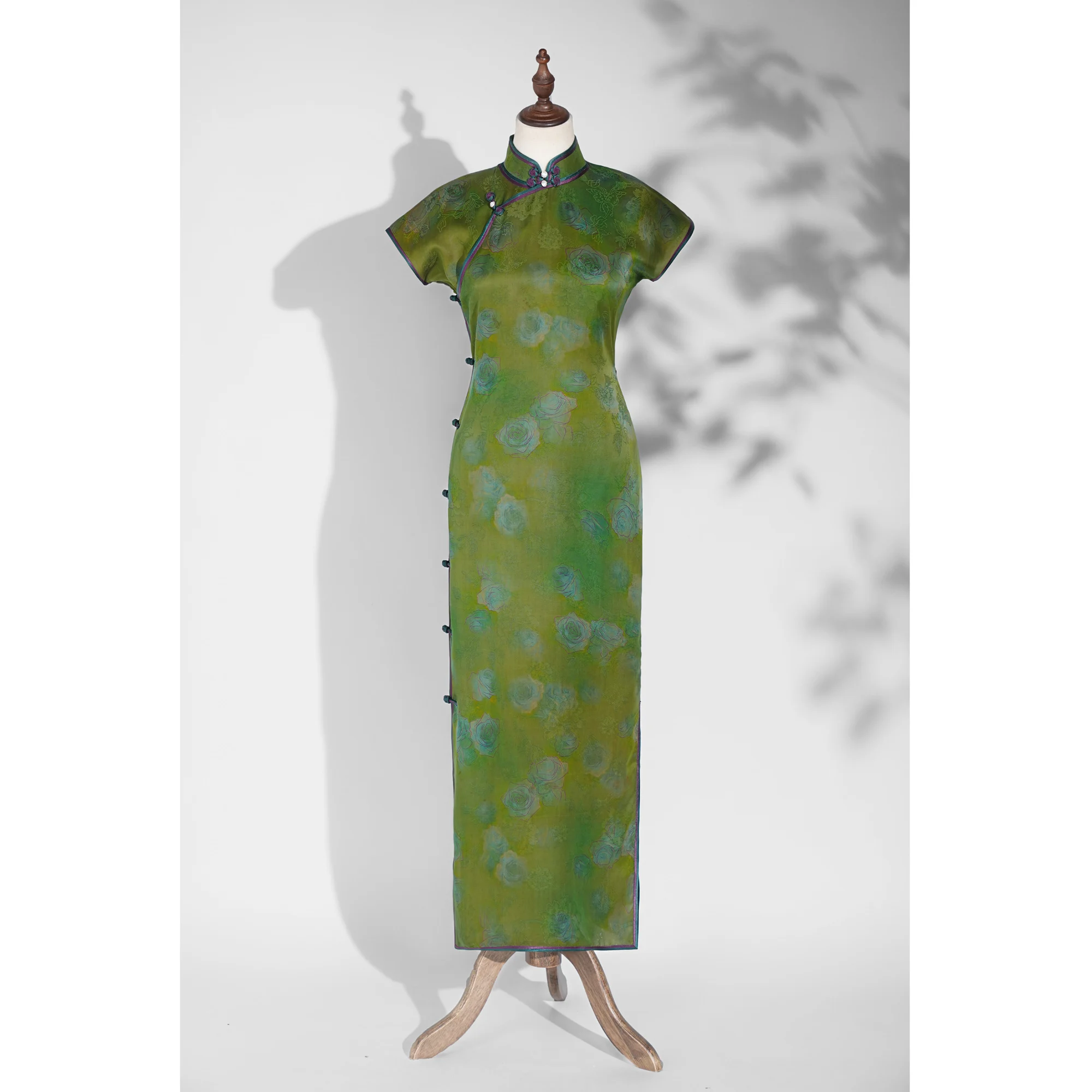 Green Field Rose Handmade Edged Young Waist Slimming Green Traditional Open Front Retro Style Short Sleeve Long Dress
Green Field Rose Handmade Edged Young Waist Slimming Green Traditional Open Front Retro Style Short Sleeve Long Dress