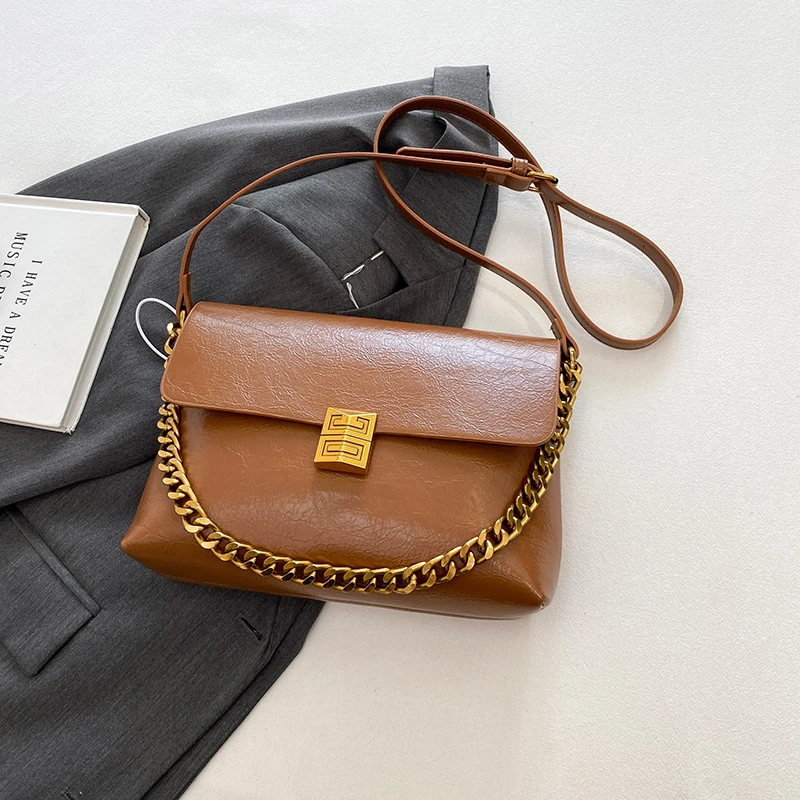 Luxury Trendy Small Square Bag High Quality Shoulder Bag Fashionable Women's Crossbody Bag With Hardware Decoration
Luxury Trendy Small Square Bag High Quality Shoulder Bag Fashionable Women's Crossbody Bag With Hardware Decoration