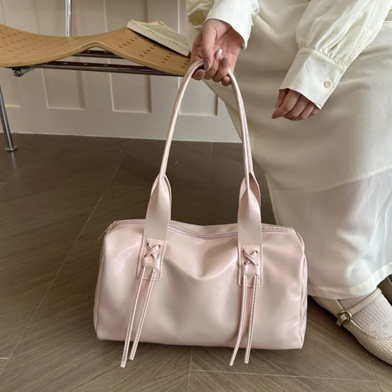 Luxury Pillow Bag Minimalist Solid Color Women Shoulder Bag Tassel Design Casual Armpit Tote Bag Large Capacity Commuter Handbag
Luxury Pillow Bag Minimalist Solid Color Women Shoulder Bag Tassel Design Casual Armpit Tote Bag Large Capacity Commuter Handbag