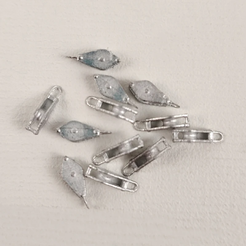 12PCS Simulation Single/Double-disc Diamond-shaped Pulley 11x4mm Alloy Rhombus Grooved Sheave Parts for Model Ship Decoration
12PCS Simulation Single/Double-disc Diamond-shaped Pulley 11x4mm Alloy Rhombus Grooved Sheave Parts for Model Ship Decoration