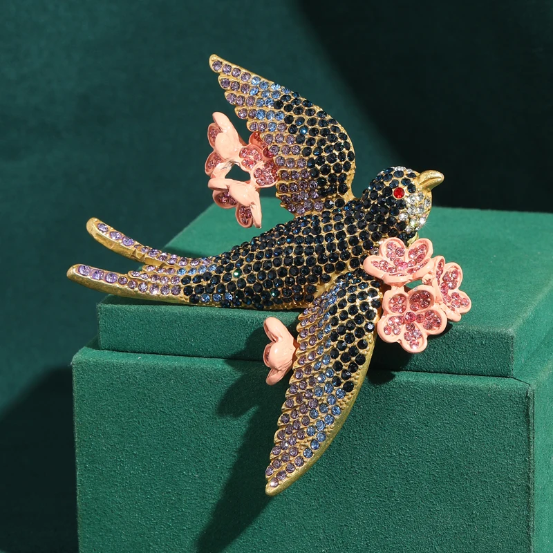 Vintage Rhinestone Brooches For Woman Luxury Designer Bird Flower Jewelry 2026 New Retro Style Accessories Mothers Day
Vintage Rhinestone Brooches For Woman Luxury Designer Bird Flower Jewelry 2026 New Retro Style Accessories Mothers Day