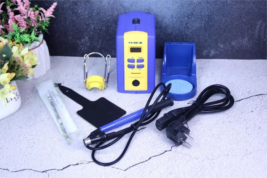 FX 951 fx951 Digital Thermostatic Soldering Station/Solder Electric Soldering Iron 110V/220V+Welding wire
FX 951 fx951 Digital Thermostatic Soldering Station/Solder Electric Soldering Iron 110V/220V+Welding wire