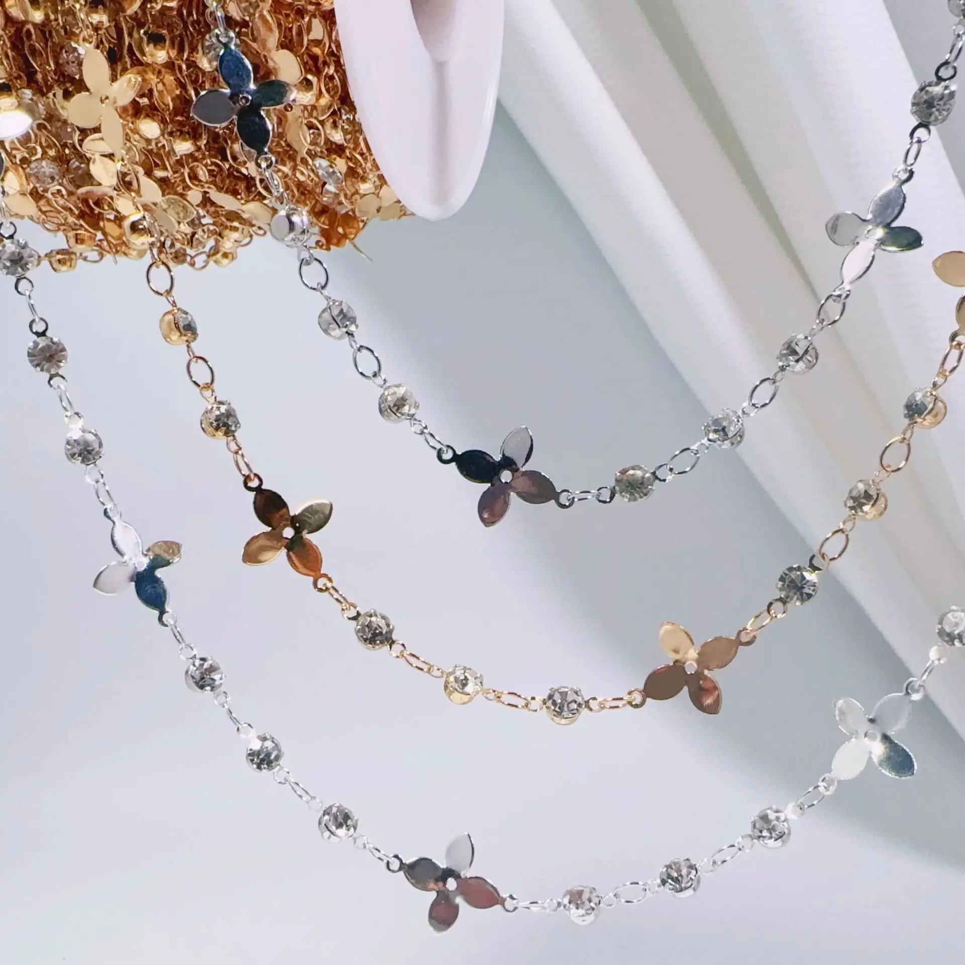 1Meter 2Meter Rhinestone Pendant Copper Chain Charms Crystal Glass Bead Chain Handmade Necklace Supplies for DIY Jewelry Making
1Meter 2Meter Rhinestone Pendant Copper Chain Charms Crystal Glass Bead Chain Handmade Necklace Supplies for DIY Jewelry Making