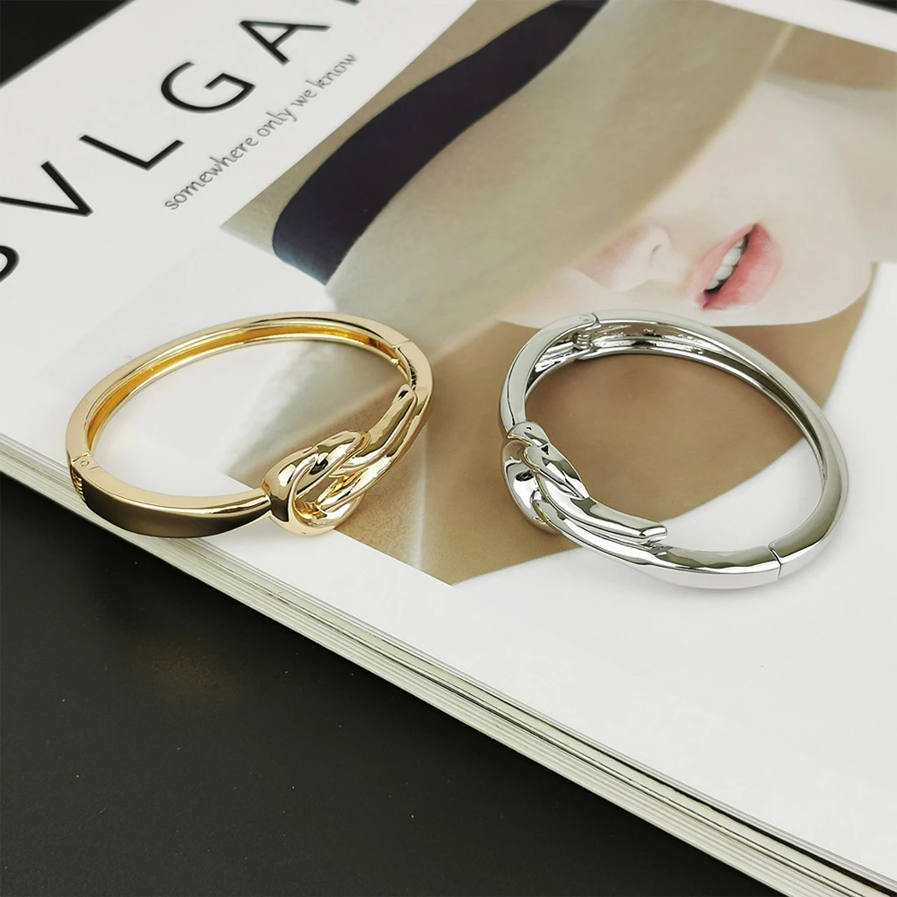 Fashion Bracelet Fashion Female Party Jewelry Classic Gold Color Simple Exquisite Hoop Bangle for Women Gift Accessories
Fashion Bracelet Fashion Female Party Jewelry Classic Gold Color Simple Exquisite Hoop Bangle for Women Gift Accessories