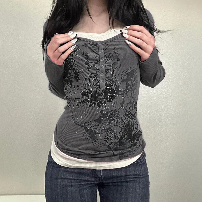 Dark Print Contrasting Fake Two Pieces Basic Slim Fit Long Sleeved Spicy Girl Base T-Shirt Top 2025 New Batch
Dark Print Contrasting Fake Two Pieces Basic Slim Fit Long Sleeved Spicy Girl Base T-Shirt Top 2025 New Batch
