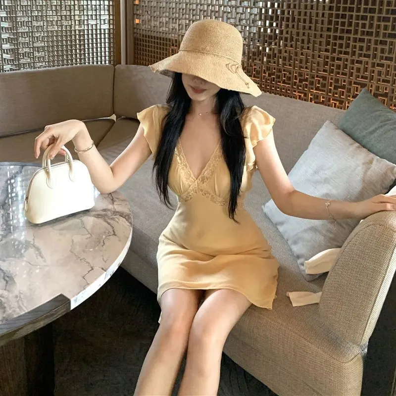 Fashionable V-Neck Lace Spliced Mini Dress Summer New Flying Sleeve Women's Clothing Vintage Broken Flowers French Style Dresses
Fashionable V-Neck Lace Spliced Mini Dress Summer New Flying Sleeve Women's Clothing Vintage Broken Flowers French Style Dresses