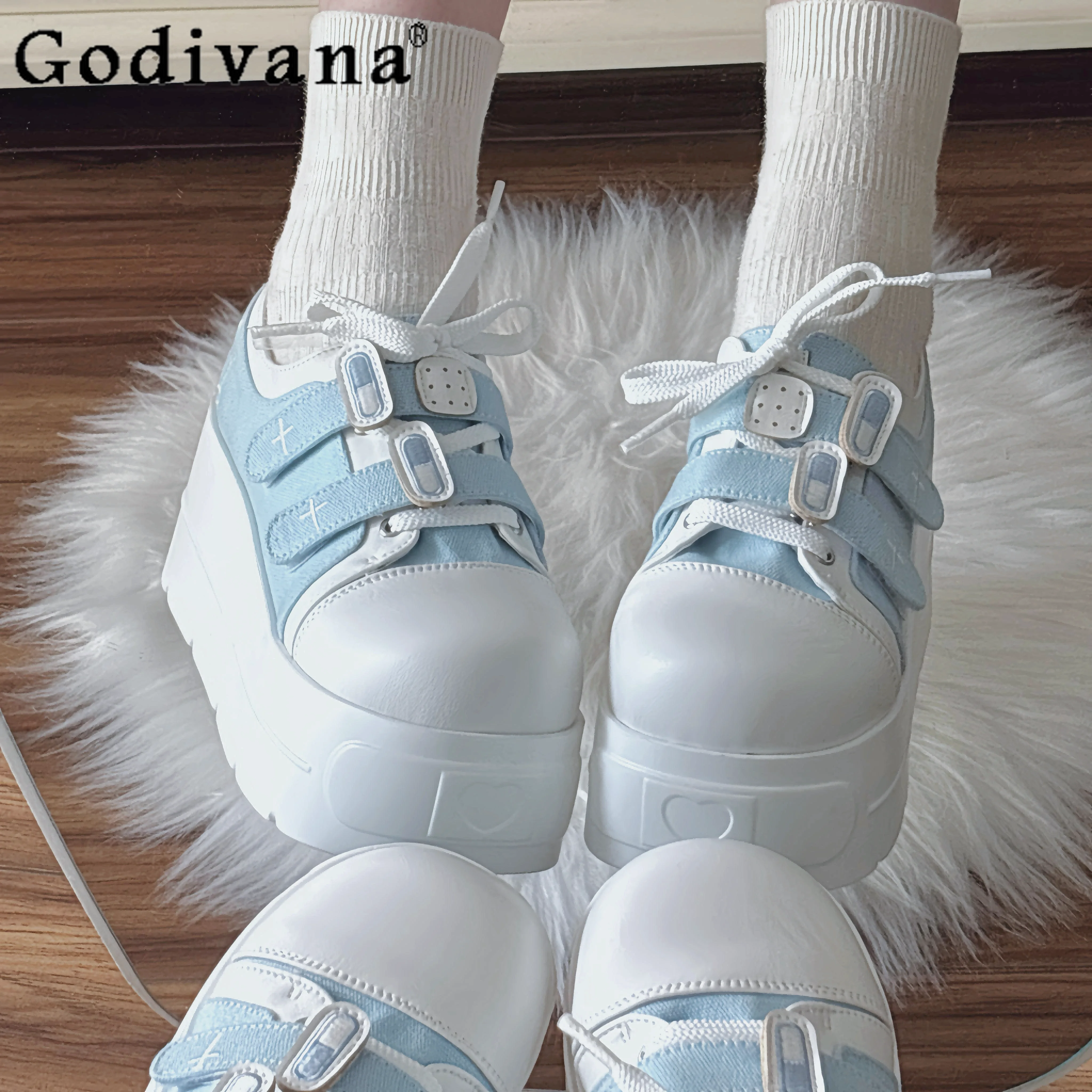 Subculture Student Y2K Thick-Soled Canvas Shoes Spring and Autumn Girls' Sweet Cool Fashion Casual Versatile Platform Shoes
Subculture Student Y2K Thick-Soled Canvas Shoes Spring and Autumn Girls' Sweet Cool Fashion Casual Versatile Platform Shoes