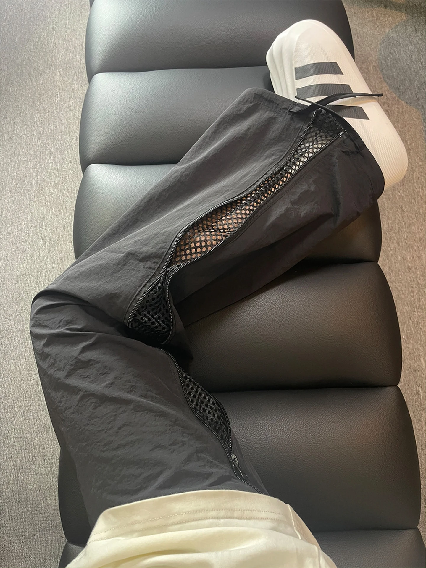 Ice Silk Men's Summer Thin Straight Leg Casual Pants Breathable Quick Dry Side Zipper Mesh Comfortable Casual Trousers
Ice Silk Men's Summer Thin Straight Leg Casual Pants Breathable Quick Dry Side Zipper Mesh Comfortable Casual Trousers