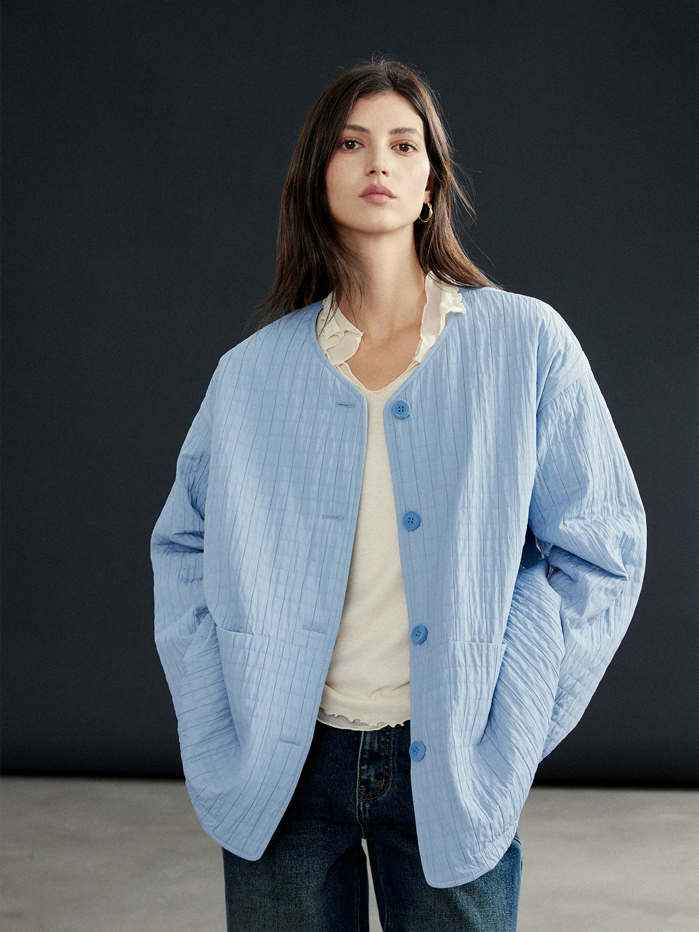 Moofeel Полная шерстяная наполнитель V-Ne Хлопковая куртка Верхняя одежда 2025 Новое ультра красивое текстурное чувствительное коврик Синее хлопковое пальто
Moofeel Полная шерстяная наполнитель V-Ne Хлопковая куртка Верхняя одежда 2025 Новое ультра красивое текстурное чувствительное коврик Синее хлопковое пальто