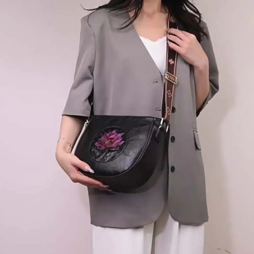 Elegant Middle Aged Mom Bag Soft Leather Printed Wide Strap Lotus Embossed Shoulder Bag Solid Color Multi Pocket
Elegant Middle Aged Mom Bag Soft Leather Printed Wide Strap Lotus Embossed Shoulder Bag Solid Color Multi Pocket