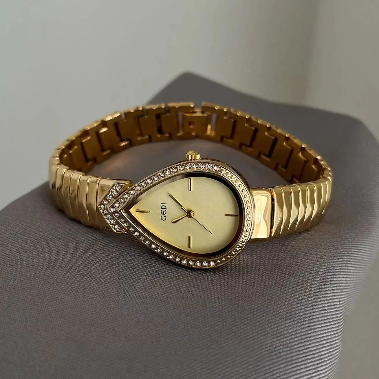 Luxury Personalized Women's Watch with Water Droplet Inlaid Diamond Dial, Stainless Steel Exquisite Quartz Ladies' Watches Gift
Luxury Personalized Women's Watch with Water Droplet Inlaid Diamond Dial, Stainless Steel Exquisite Quartz Ladies' Watches Gift