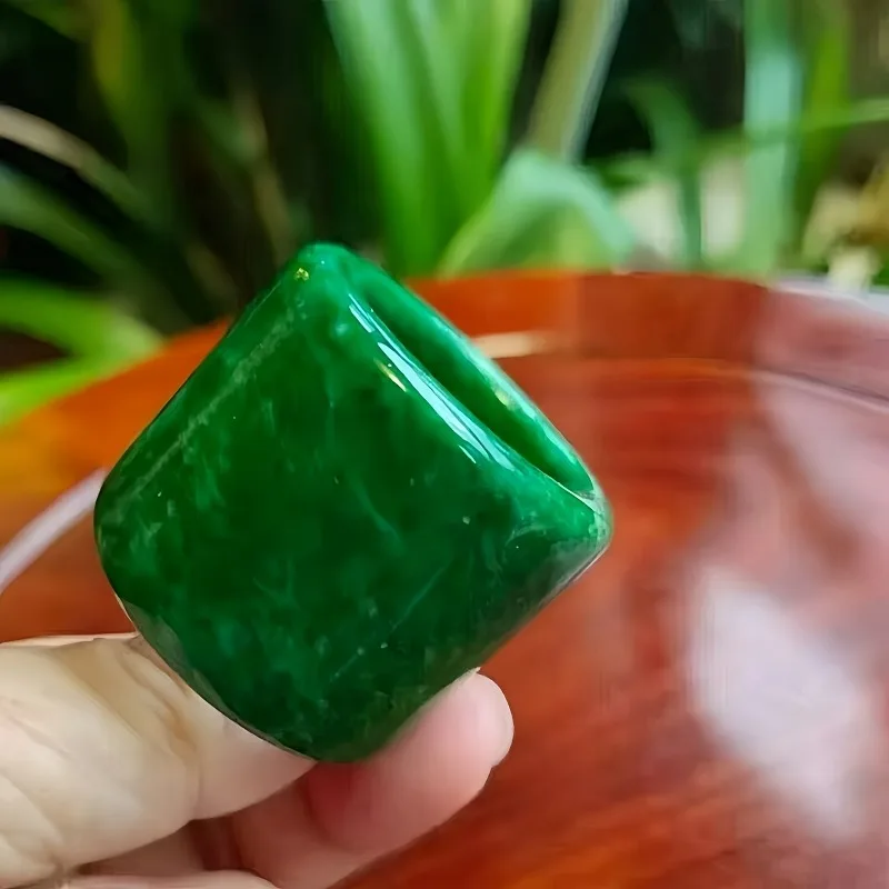 Кольцо с зеленым камнем Emperor Green, унисекс, для мужчин и женщин, для пар, модное и универсальное, идеальный праздничный подарок, для старших.
Кольцо с зеленым камнем Emperor Green, унисекс, для мужчин и женщин, для пар, модное и универсальное, идеальный праздничный подарок, для старших.