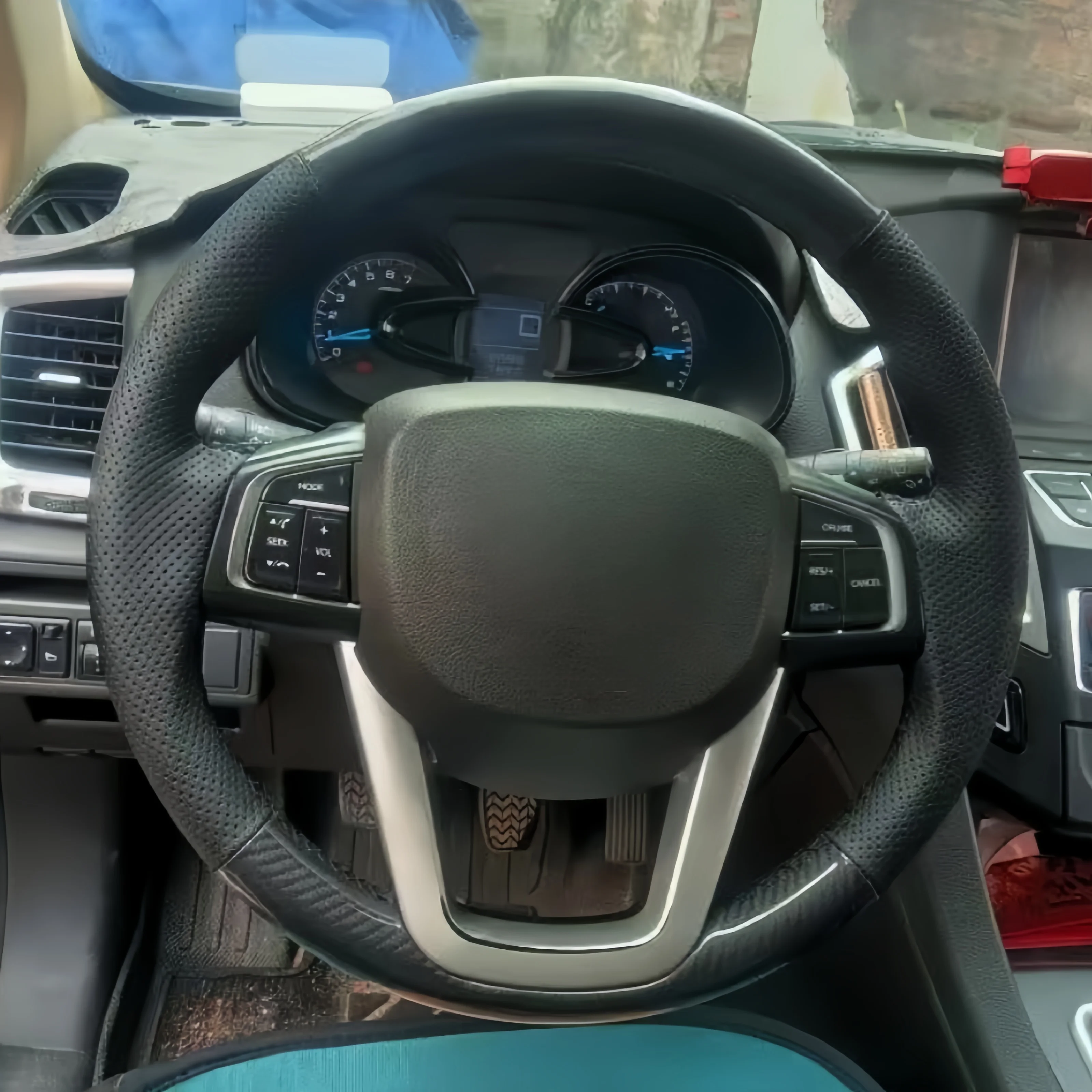 Customize Carbon Fiber Leather Car Steering Wheel Cover Dongfeng DFM AX7 E70 2015-2019 Steering Wrap Cover For Fxauto AEOKUS
Customize Carbon Fiber Leather Car Steering Wheel Cover Dongfeng DFM AX7 E70 2015-2019 Steering Wrap Cover For Fxauto AEOKUS