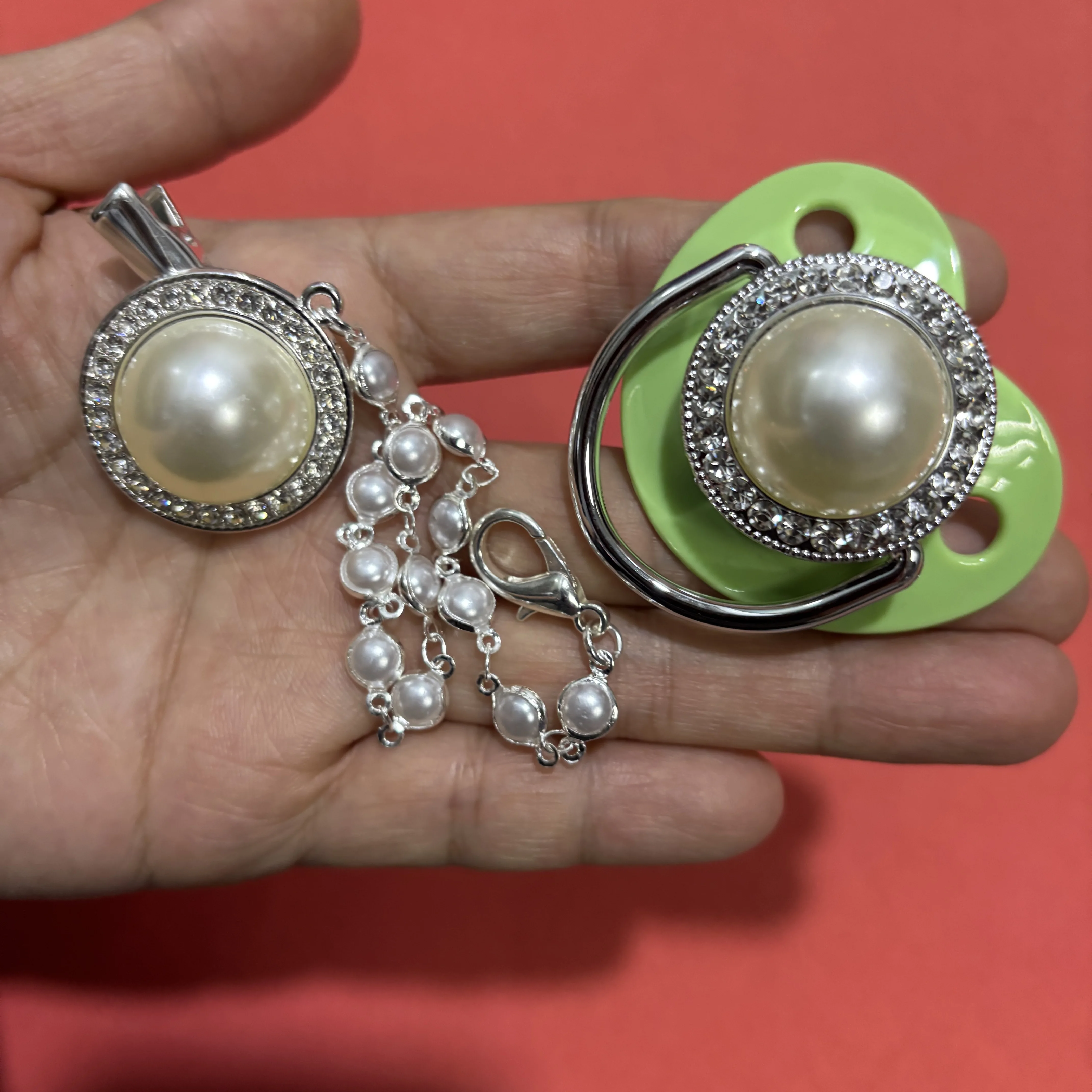 Fashion Baby Pacifier Clip with Large Pearl - Durable Silver-Tone Teething Toy Accessory
Fashion Baby Pacifier Clip with Large Pearl - Durable Silver-Tone Teething Toy Accessory
