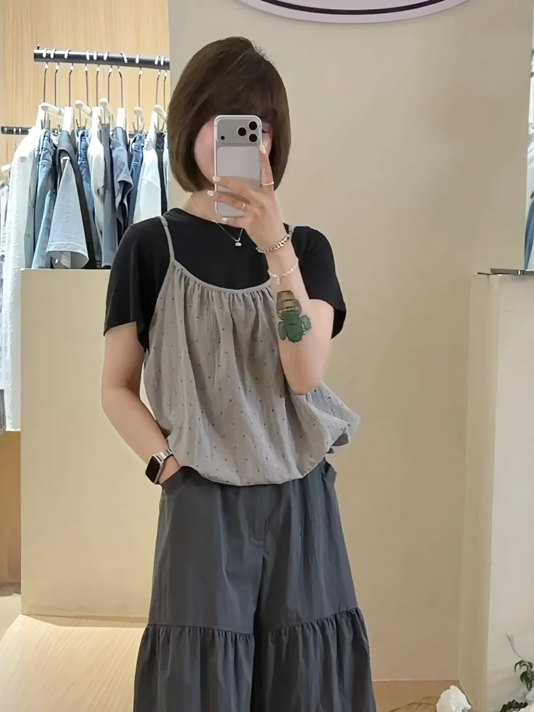 Korean Polka Dot Strap Vest Short Sleeve round Neck Two Piece Set Women Summer Age Reduction Casual Versatile Top
Korean Polka Dot Strap Vest Short Sleeve round Neck Two Piece Set Women Summer Age Reduction Casual Versatile Top