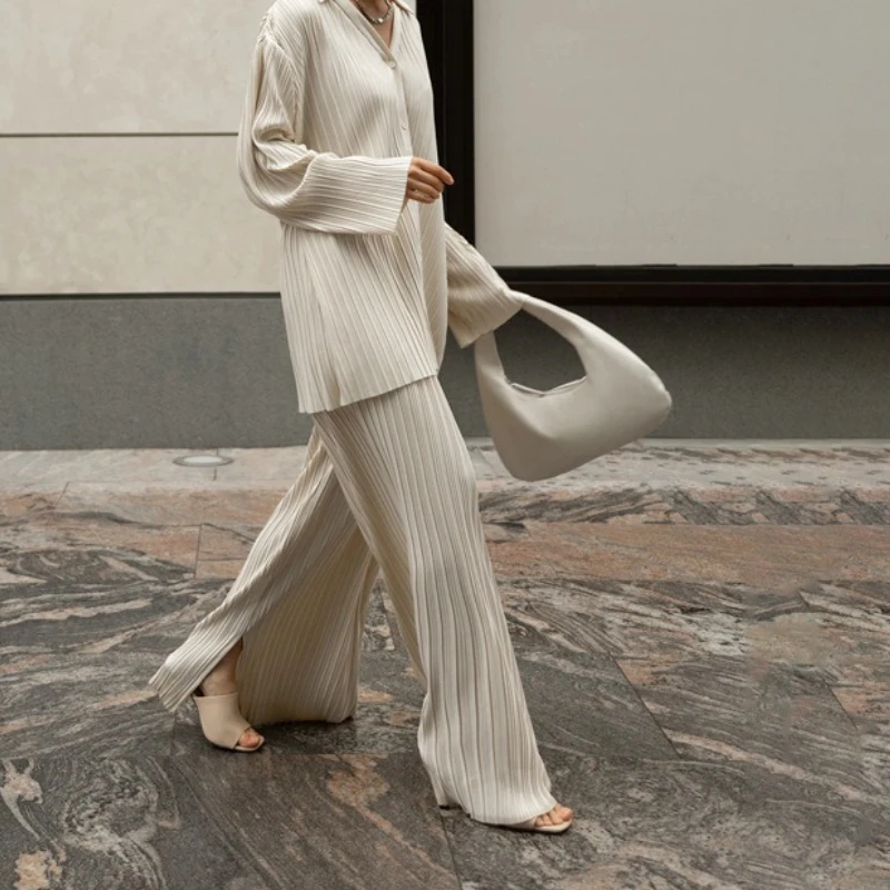 Autumn New Solid Color Straight Leg Pants Casual Two-piece Set Women's Pleated Shirt Long Pants Outfit
Autumn New Solid Color Straight Leg Pants Casual Two-piece Set Women's Pleated Shirt Long Pants Outfit