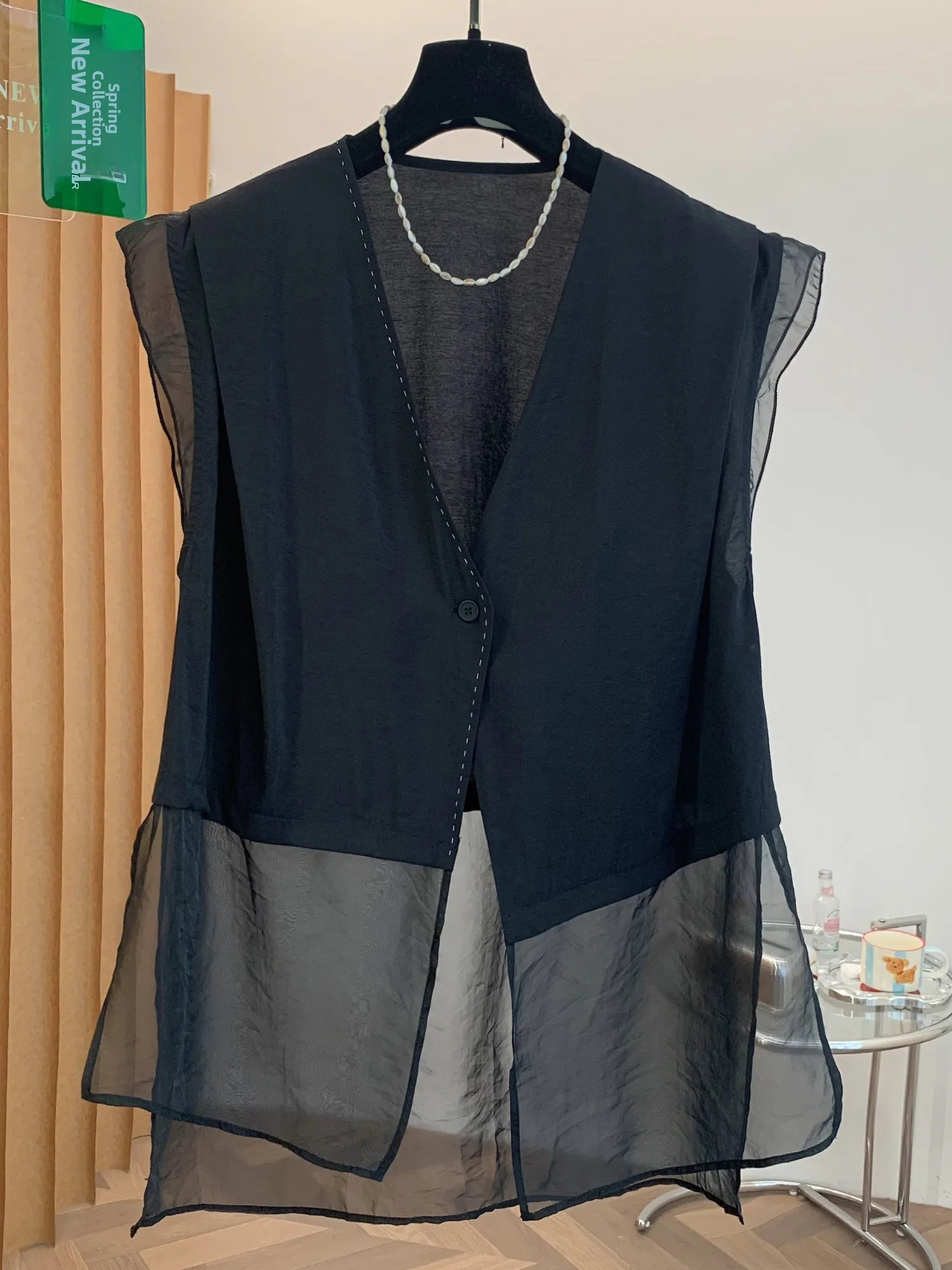 Fashionable Mesh Paneling Vest Women's Summer Lightweight Cool Feeling Outerwear V-Neck Sleeveless Open Cardigan Top
Fashionable Mesh Paneling Vest Women's Summer Lightweight Cool Feeling Outerwear V-Neck Sleeveless Open Cardigan Top