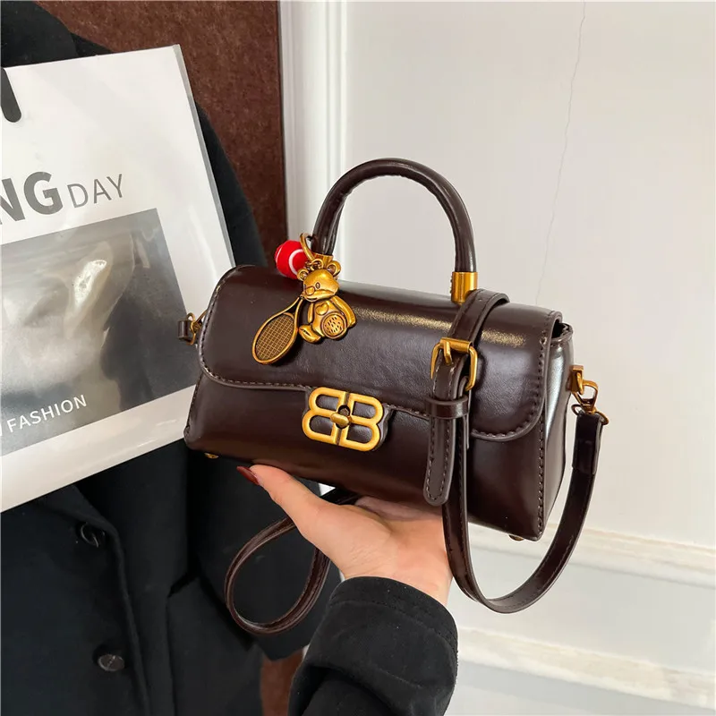 Popular Textured Handbags - Women's Fashion Locks, Versatile Commuters, Shoulders/Underarms/Crossbodies, Fits Knits/Wool Coats
Popular Textured Handbags - Women's Fashion Locks, Versatile Commuters, Shoulders/Underarms/Crossbodies, Fits Knits/Wool Coats