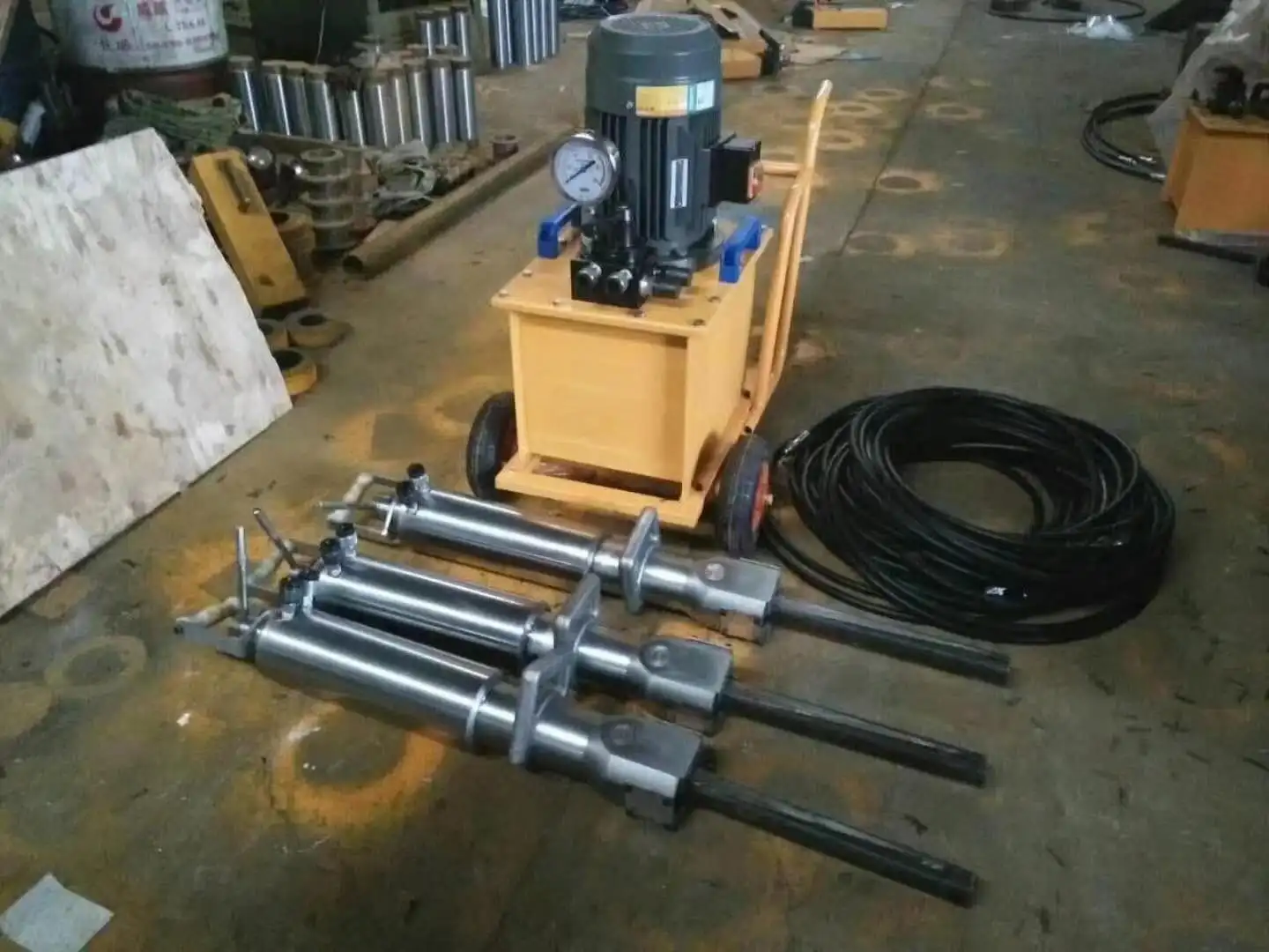 Hot Small Rock Stone Splitter Wedges Machine Electric Diesel Hydraulic Rock Split Bar Blasting Machine
Hot Small Rock Stone Splitter Wedges Machine Electric Diesel Hydraulic Rock Split Bar Blasting Machine