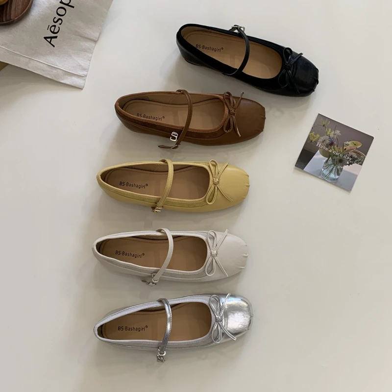 Women's Furry Mary - Jane Slippers with Button Cozy and Stylish Indoor Footwear Sneakers Shallow Mouth Loafers Fur Flats
Women's Furry Mary - Jane Slippers with Button Cozy and Stylish Indoor Footwear Sneakers Shallow Mouth Loafers Fur Flats