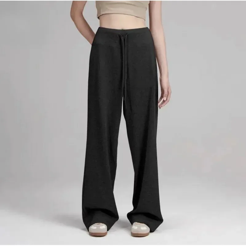 Новые женские модные свободные брюки с высокой талией Осень/Зима 2026, повседневные универсальные простые женские брюки с широкими штанинами
Новые женские модные свободные брюки с высокой талией Осень/Зима 2026, повседневные универсальные простые женские брюки с широкими штанинами