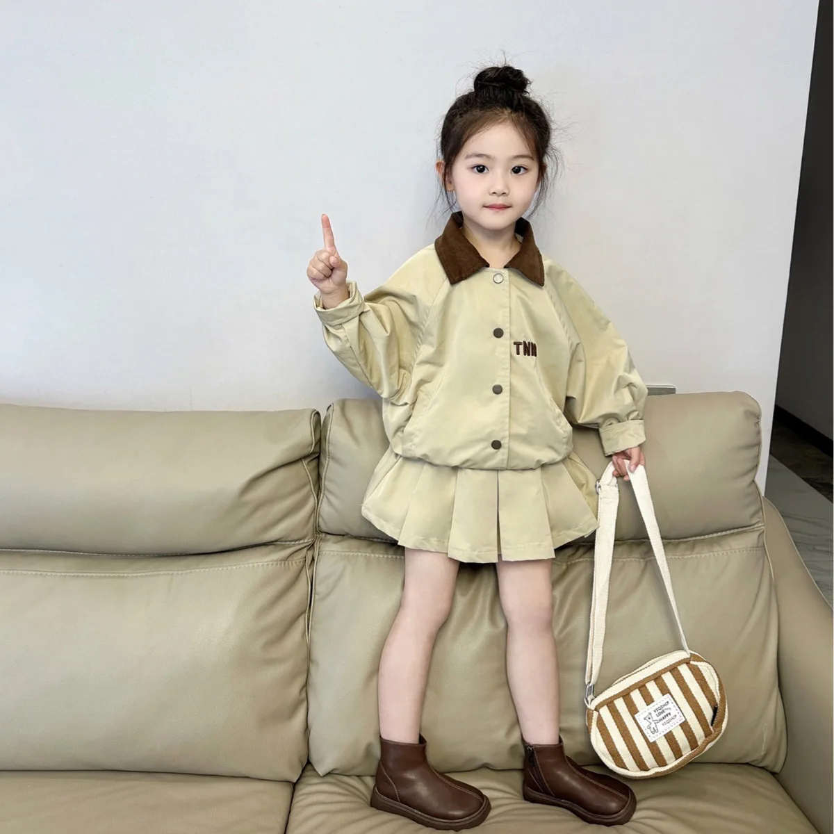 Girls Suits 2024 New Fall Children Preppy Coat Pleated Skirt Two-piece Set Korean Simple Style Fashion Clothes Dress Kid
Girls Suits 2024 New Fall Children Preppy Coat Pleated Skirt Two-piece Set Korean Simple Style Fashion Clothes Dress Kid