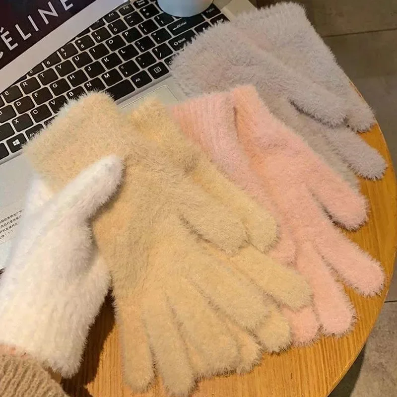 2023 Fashion Winter Mink Velvet Five Finger Gloves Plush Warm Cold-proof Gloves Girl Outdoor Cycling Solid Color Wistiti Mittens
2023 Fashion Winter Mink Velvet Five Finger Gloves Plush Warm Cold-proof Gloves Girl Outdoor Cycling Solid Color Wistiti Mittens