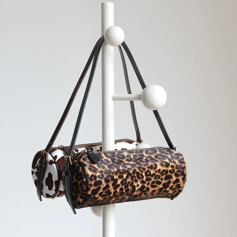 Retro Cow Print Shoulder Bag Luxury Highend Horsehair Pen Holder Bag Trendy Leopard Print Underarm Bag Genuine Leather Women Bag
Retro Cow Print Shoulder Bag Luxury Highend Horsehair Pen Holder Bag Trendy Leopard Print Underarm Bag Genuine Leather Women Bag