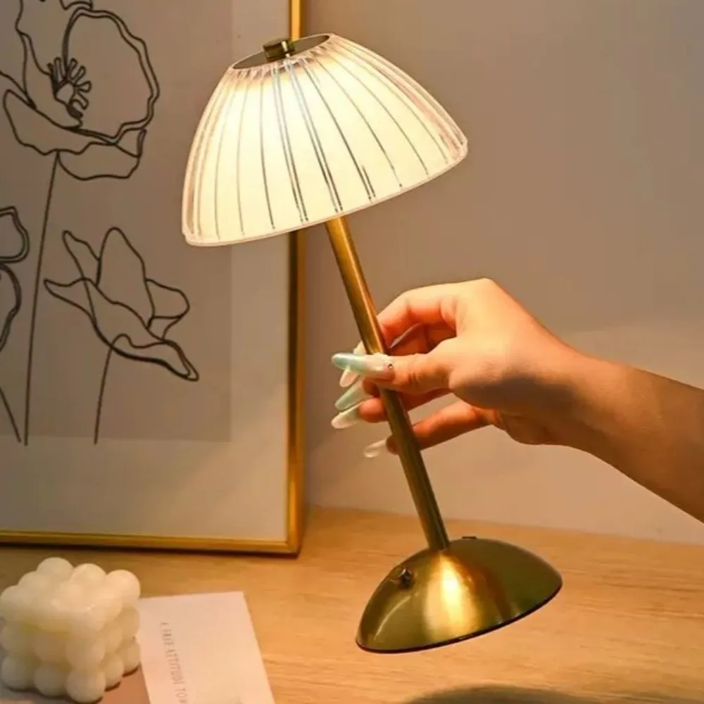 Fashon Nordic Style Table Lamp 3 Colors Small Gold Bedside Lamp Cordless USB Rechargeable Nightstand Light Bar
Fashon Nordic Style Table Lamp 3 Colors Small Gold Bedside Lamp Cordless USB Rechargeable Nightstand Light Bar