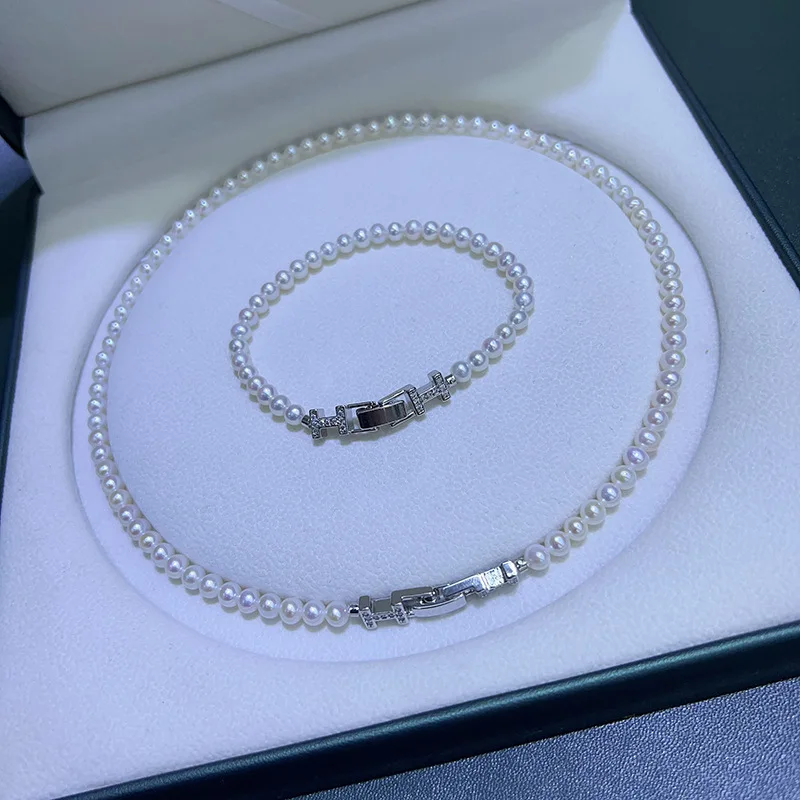 Simple and Elegant High-End H Buckle 4-5mm Natural Freshwater Pearl Set
Simple and Elegant High-End H Buckle 4-5mm Natural Freshwater Pearl Set