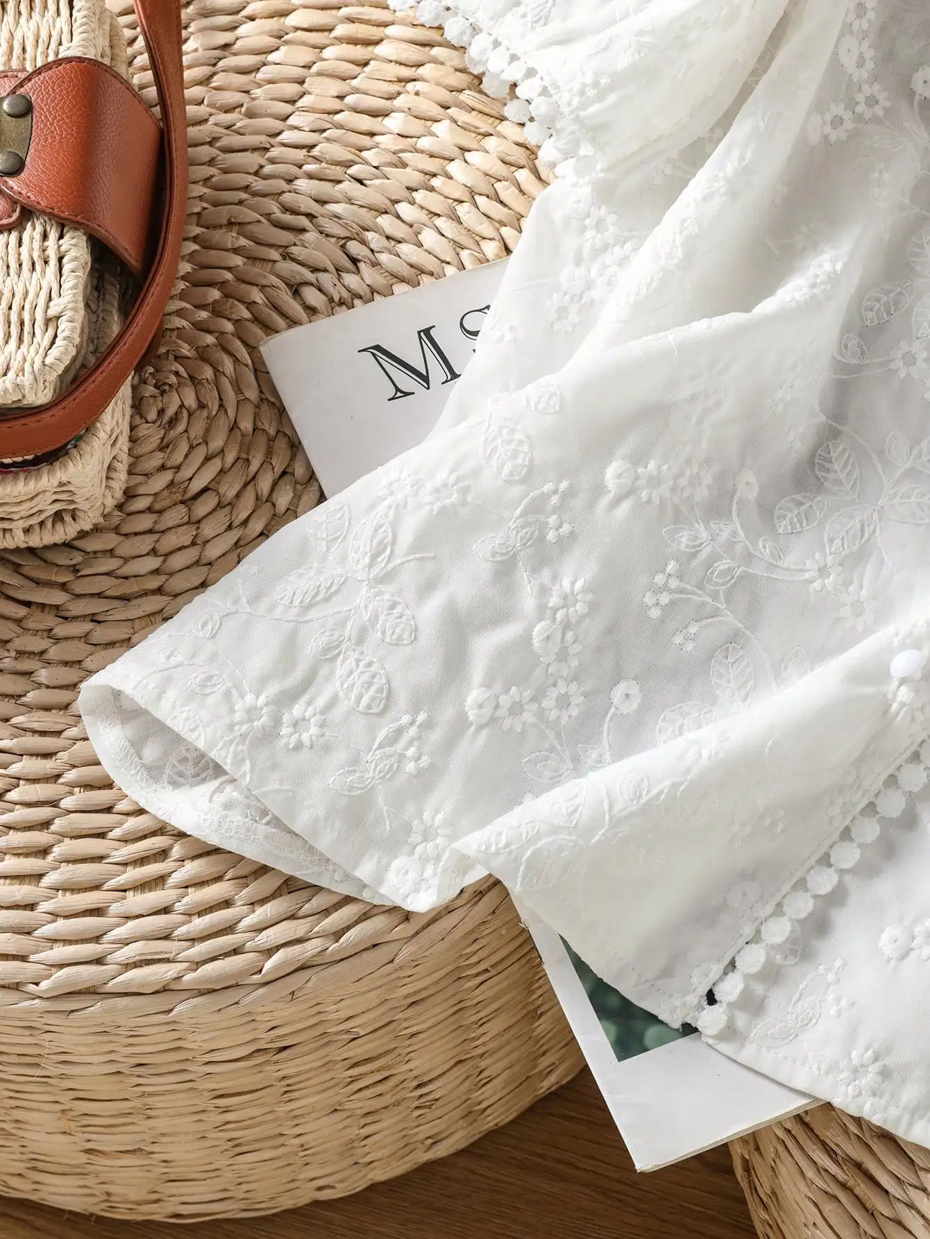 White Floral Embroidered Lace V-Neck Short Sleeve Blouse Casual Summer Top
White Floral Embroidered Lace V-Neck Short Sleeve Blouse Casual Summer Top