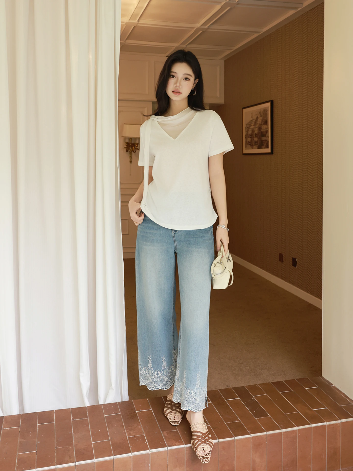 ME Floral Courtyard Slim Straight Jeans High Waist Embroidery Distressed High-End Denim Women's Spring Summer Fashion
ME Floral Courtyard Slim Straight Jeans High Waist Embroidery Distressed High-End Denim Women's Spring Summer Fashion