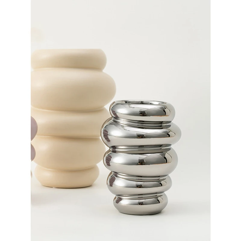 Modern irregular circle circle ceramic vase Nordic milk color flower arranger tabletop decoration home decoration
Modern irregular circle circle ceramic vase Nordic milk color flower arranger tabletop decoration home decoration