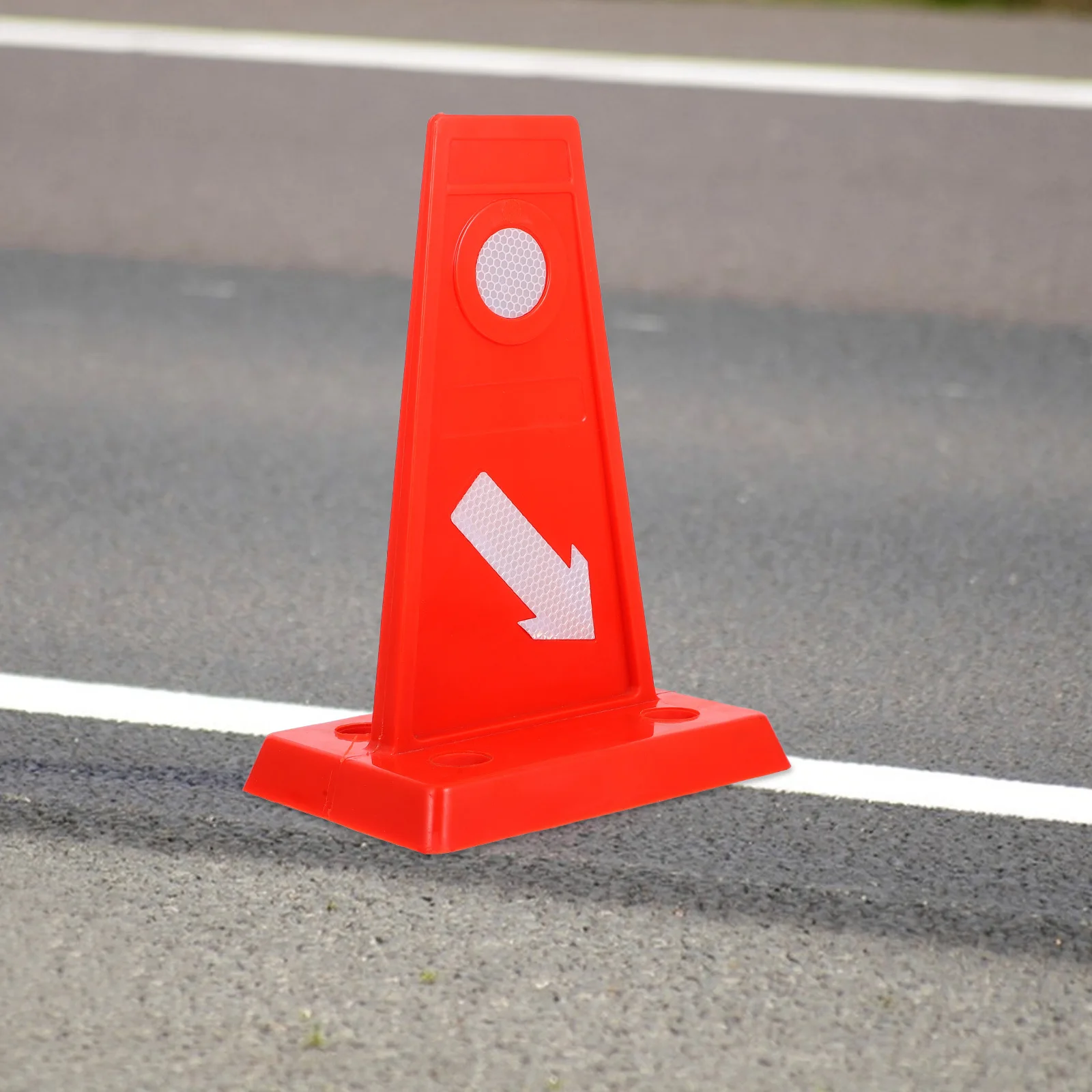 Road Diverter Sign Tpu Reflective Wear Resistant Outdoor Traffic Cone For Garage Highway Construction Safety Cones
Road Diverter Sign Tpu Reflective Wear Resistant Outdoor Traffic Cone For Garage Highway Construction Safety Cones