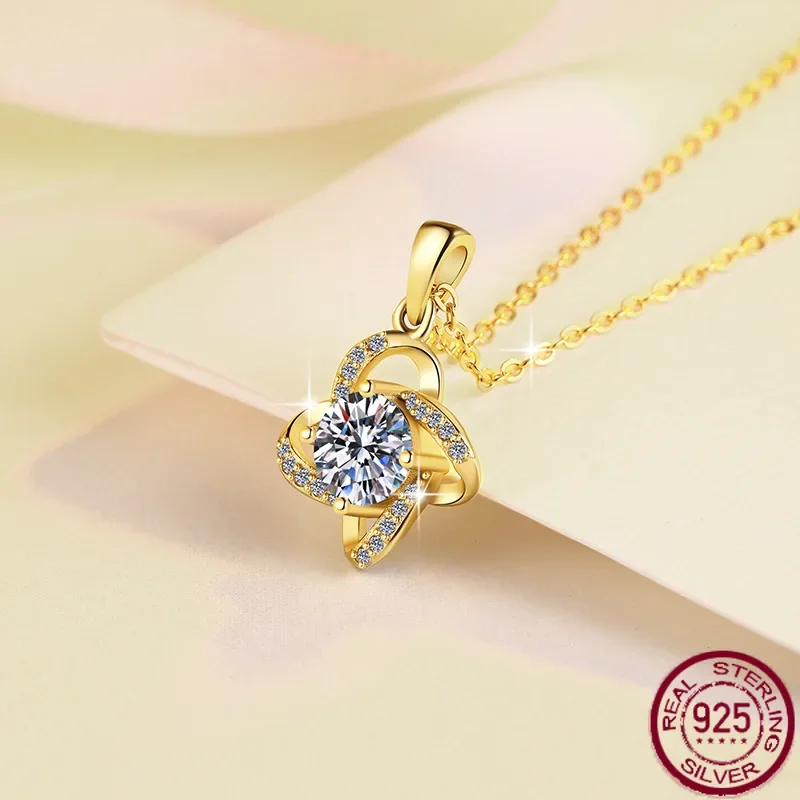 New 18K gold clover pendant, fashionable countryside style small windlass S925, pure silver moissanite necklace, wedding jewelry
New 18K gold clover pendant, fashionable countryside style small windlass S925, pure silver moissanite necklace, wedding jewelry