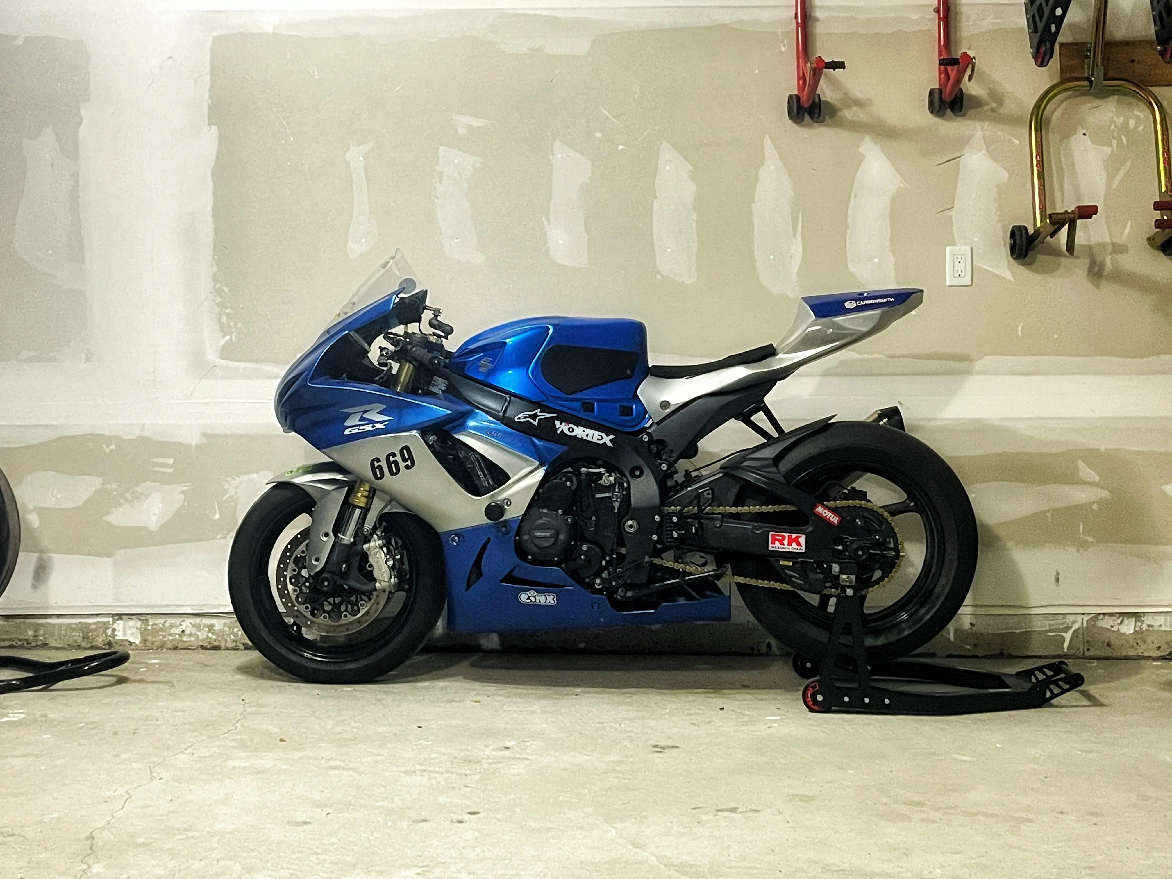 Fiberglass Tank Extender/Tank Shroud/Cover Fit For SUZUKI GSXR600/750 (11-17) Motorcycle Tank Protector
Fiberglass Tank Extender/Tank Shroud/Cover Fit For SUZUKI GSXR600/750 (11-17) Motorcycle Tank Protector