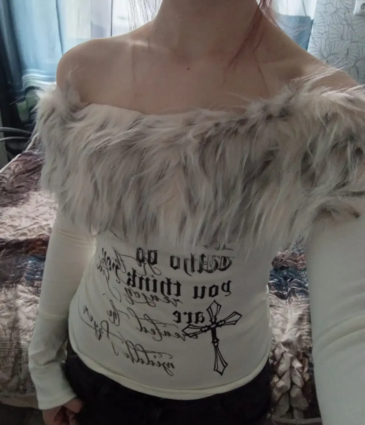 Y2k Korean Women Long Sleeved T Shirt Japanese Fur One-line Collar Tops Off Shoulder Long Sleeve Letter T-shirt 2000s Clothes
Y2k Korean Women Long Sleeved T Shirt Japanese Fur One-line Collar Tops Off Shoulder Long Sleeve Letter T-shirt 2000s Clothes
