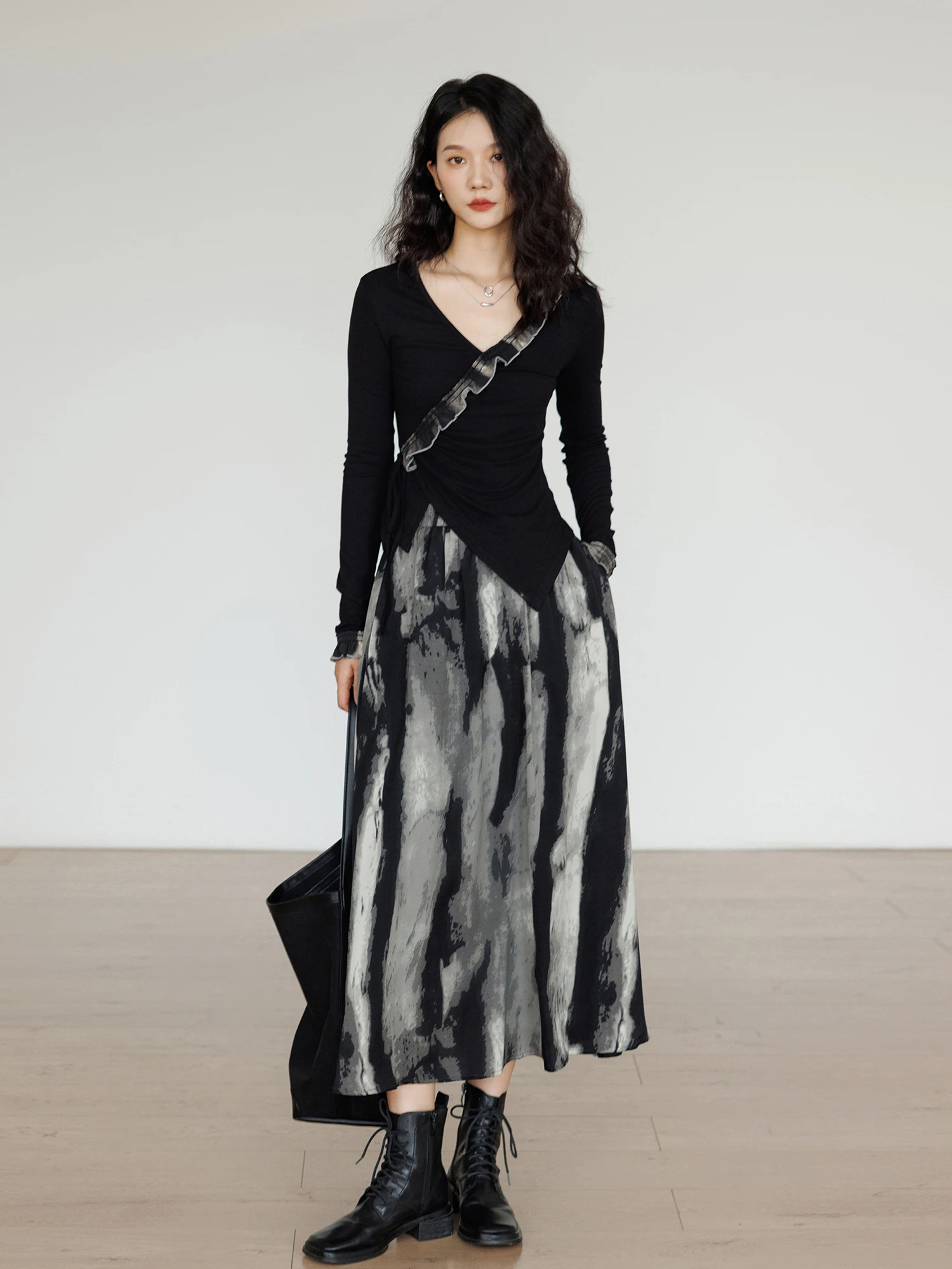 Casual Sle Long Sve T-irt And Skirt Set Spring 2026 New Design mat Ele Two-Piece Suit for Young Women
Casual Sle Long Sve T-irt And Skirt Set Spring 2026 New Design mat Ele Two-Piece Suit for Young Women
