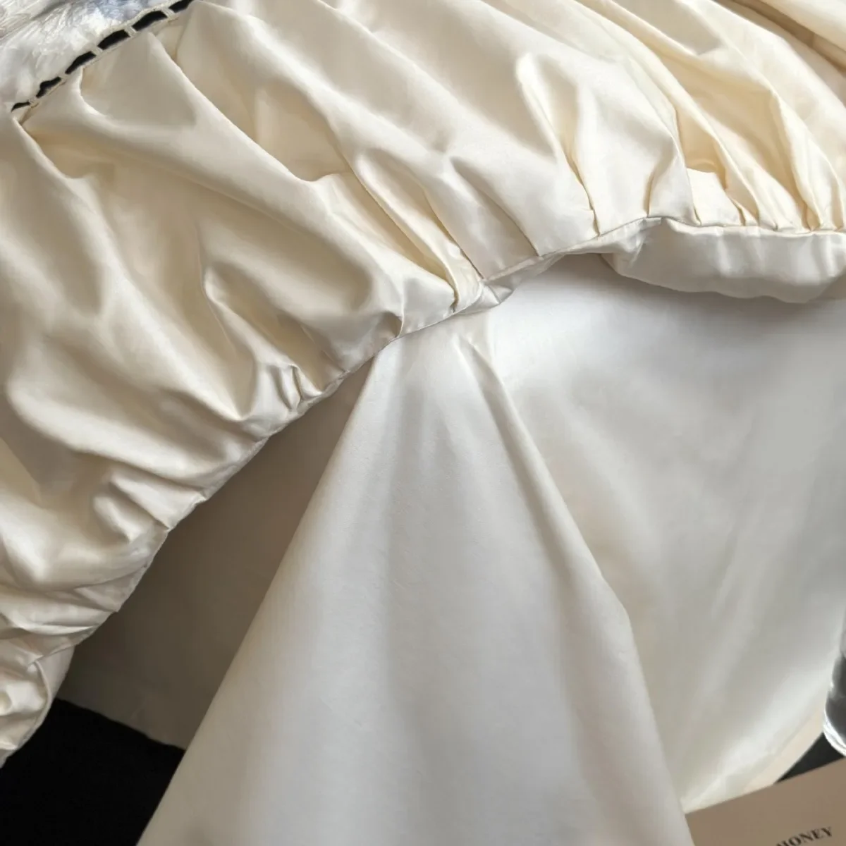 Жаккардовая хлопчатобумажная ткань Tencel 100S из четырех частей из камвольной ткани с трехмерным цветочным принтом в американском стиле ретро для кровати из четырех частей
Жаккардовая хлопчатобумажная ткань Tencel 100S из четырех частей из камвольной ткани с трехмерным цветочным принтом в американском стиле ретро для кровати из четырех частей