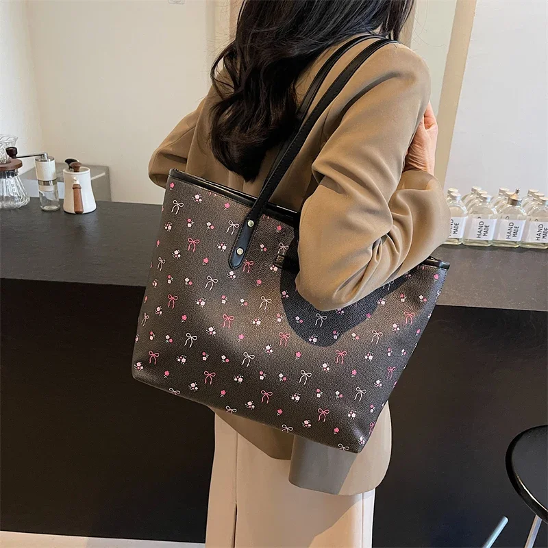 Women PU Fashion Shoulder Bag Bow/Cherry Simple Carrying Bag Zipper Closure Stylish Shoulder Purse Soft Commuting Bag
Women PU Fashion Shoulder Bag Bow/Cherry Simple Carrying Bag Zipper Closure Stylish Shoulder Purse Soft Commuting Bag