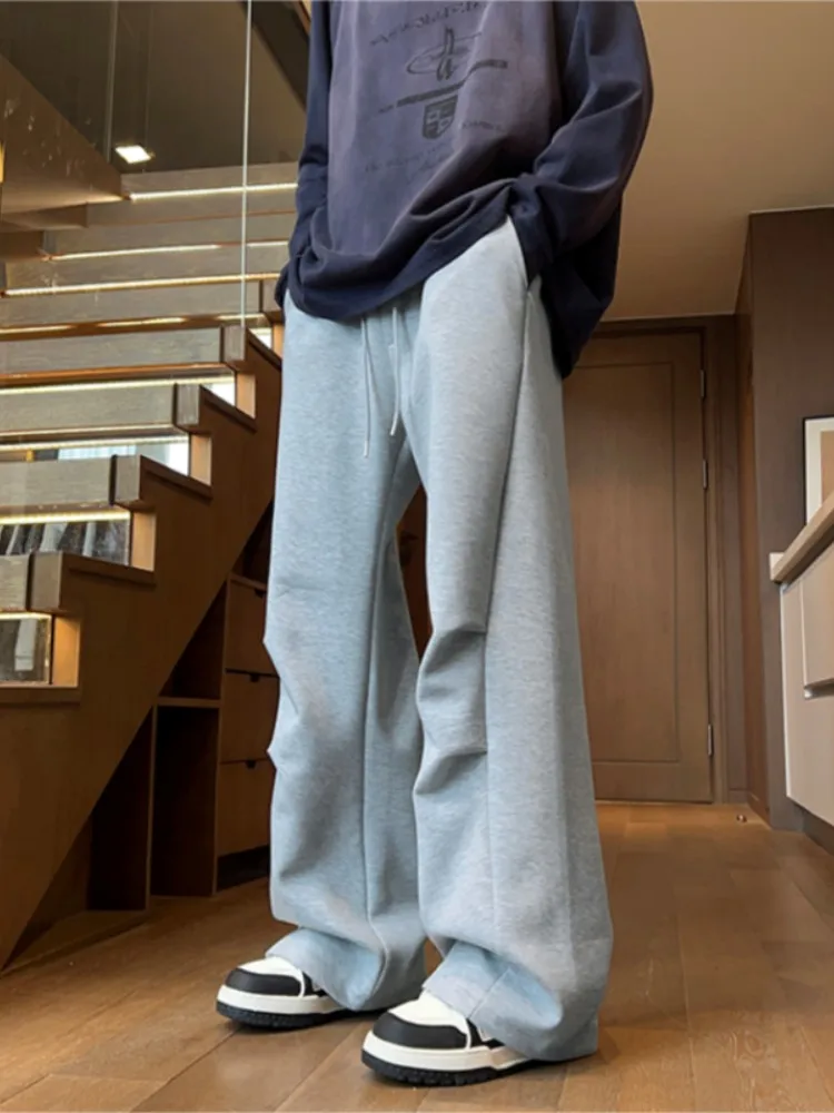Men's Spring Autumn Folded Design Casual Pants Drapey Wide Leg Loose Fit American Style Sweatpants Straight Cut Trousers
Men's Spring Autumn Folded Design Casual Pants Drapey Wide Leg Loose Fit American Style Sweatpants Straight Cut Trousers