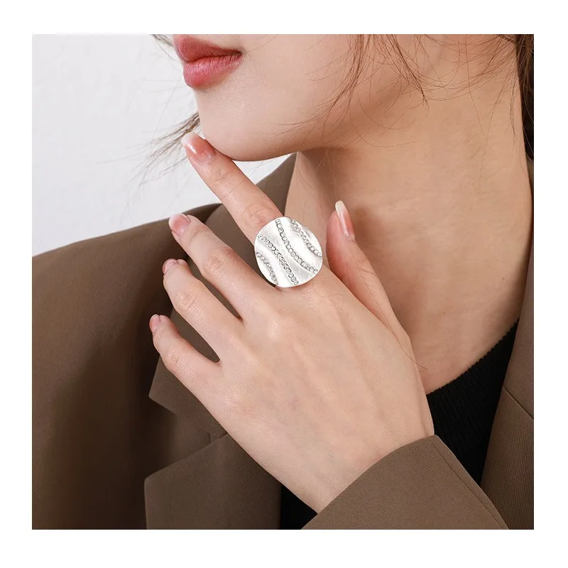 New Special Ring Irregular Geometric Round Fashion Trend High-end Metal Ring
New Special Ring Irregular Geometric Round Fashion Trend High-end Metal Ring