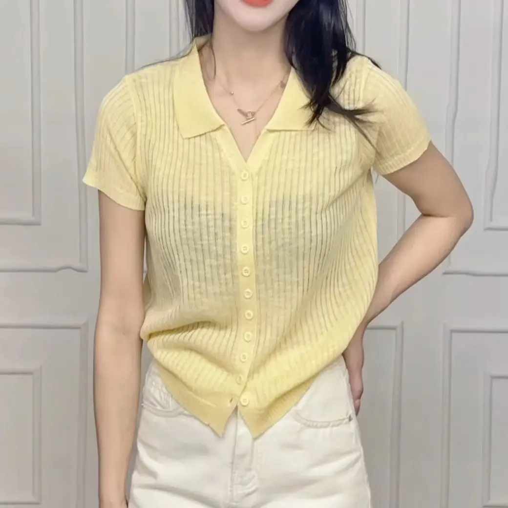2025 Summer New Square Collar Sense of Design Design Slim Knitted Cardigan Sweater Short-Sleeved Commuter Top for Women
2025 Summer New Square Collar Sense of Design Design Slim Knitted Cardigan Sweater Short-Sleeved Commuter Top for Women
